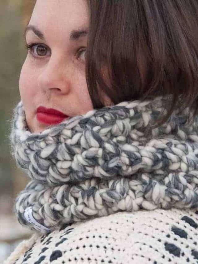 really warm winter bundle, crochet infinity cowl crochet pattern design