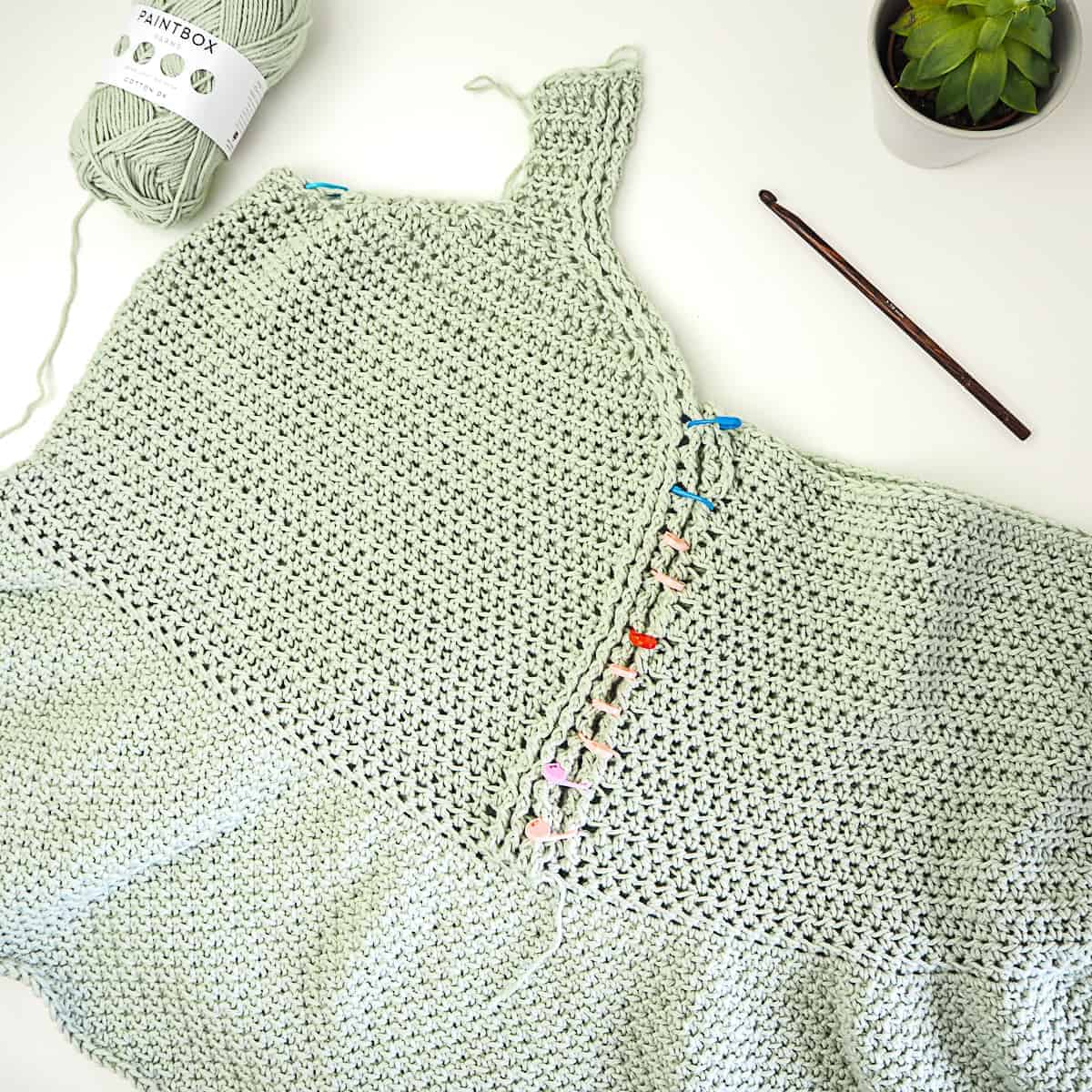 Vivo dress crochet pattern design, crochet dress modeled by the see, crochet vivo dress free crochet pattern, paintbox yarns cotton dk