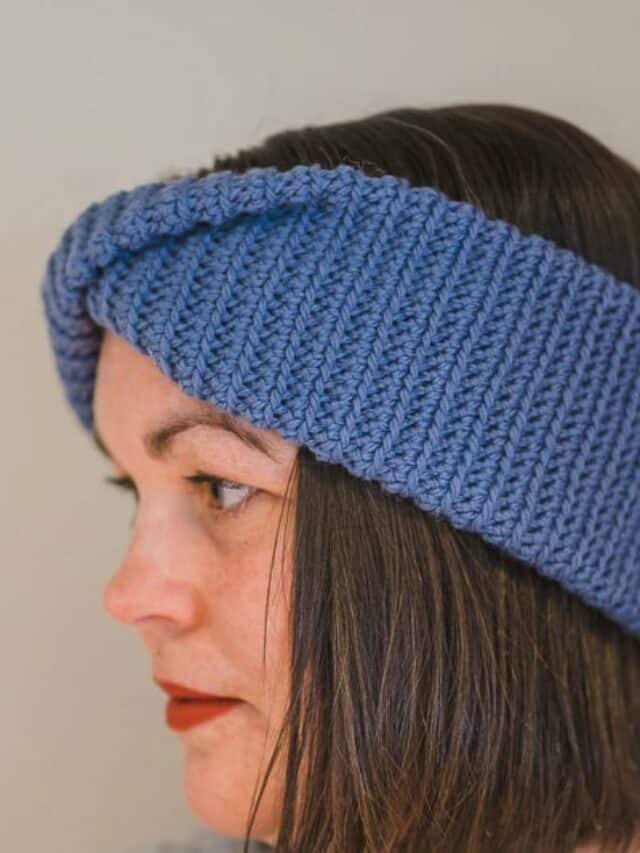 easy twisted crochet headband featured