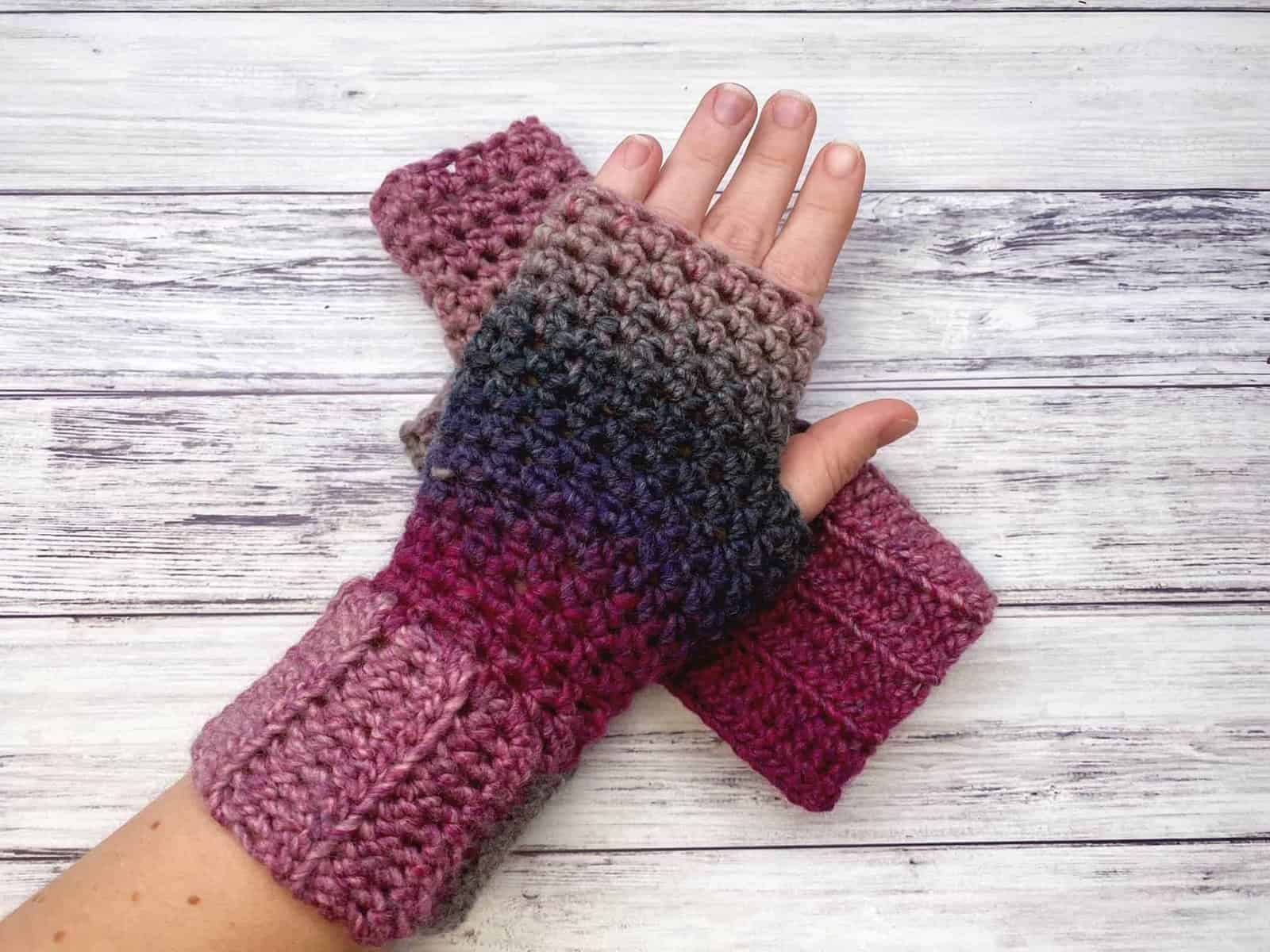 25+ Stunning Fingerless Gloves Crochet Patterns - Free Ideas