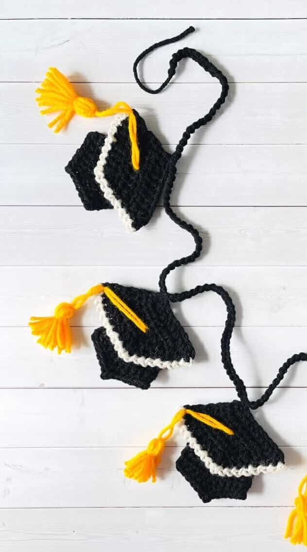 60+ Graduation gift crochet patterns
