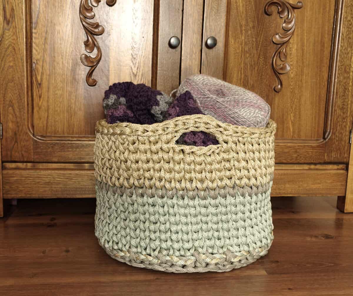 60+ Graduation gift crochet patterns